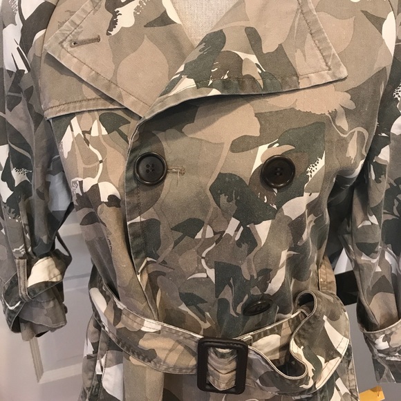 BCBG MAXAZRIA SHORT CAMO TRENCH - Picture 2 of 7